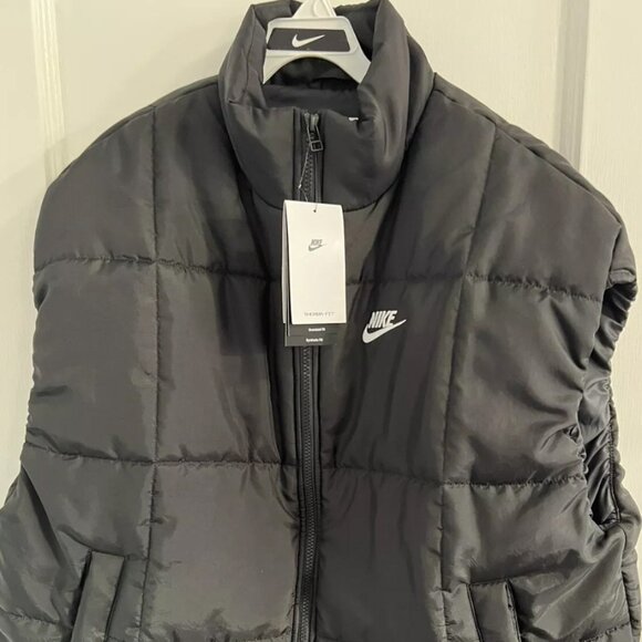 NEW! NIKE Classic Puffer Therma-Fit Oversized S M Womens Vest Black FB7679-010 - Picture 1 of 9
